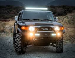 FJ Cruiser with light bar on top